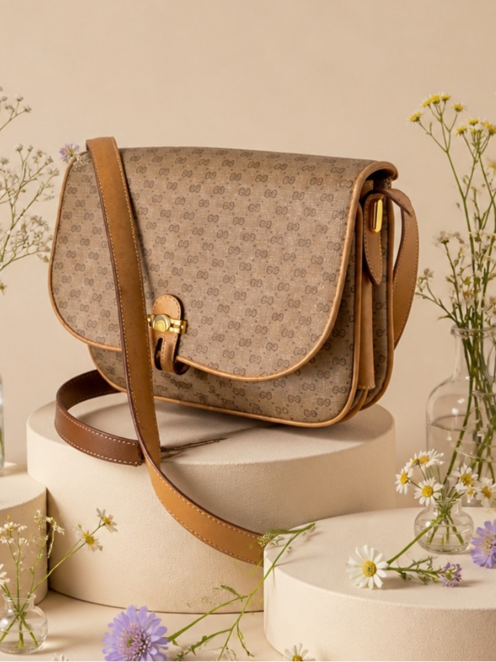 Authentic Gucci Leather Crossbody/Shoulder Bag.